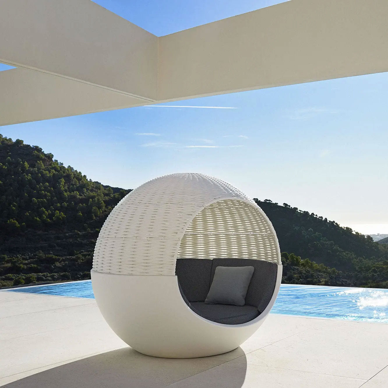 Outdoor Braided & Rope Daybed - Madrid